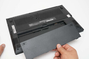 バッテリーが着脱できるノートPC!?